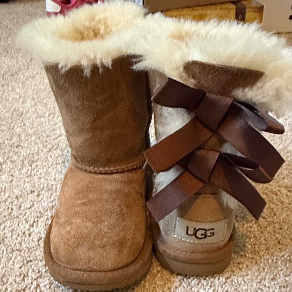 UGG boots with brown bows size 7